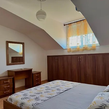 Gridi's Coastal Escape Daire