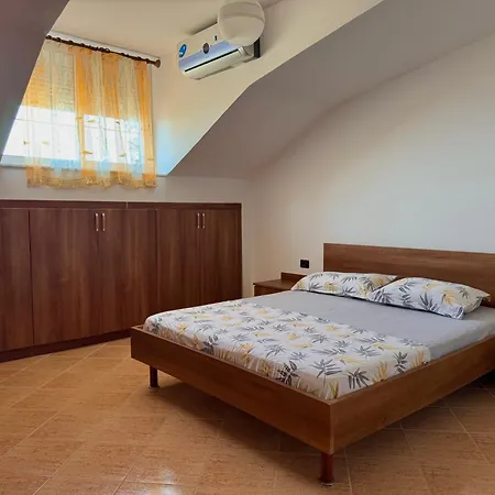 Daire Gridi's Coastal Escape *