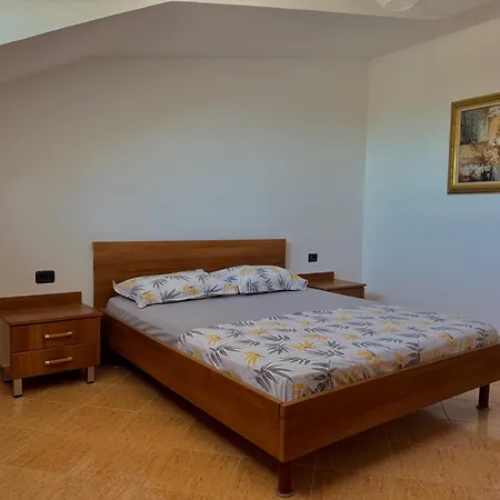 Gridi's Coastal Escape Daire